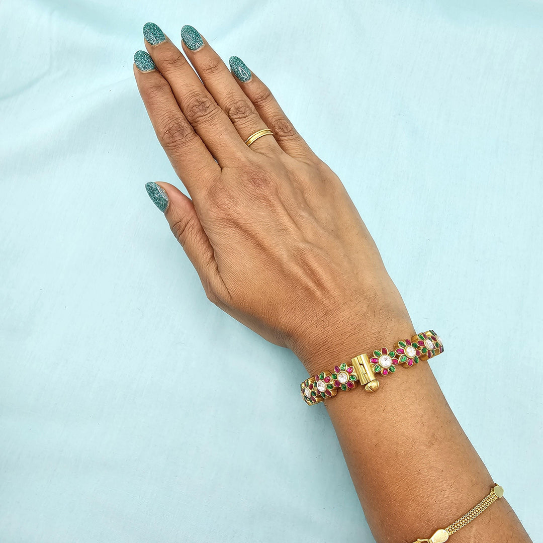 2.6 size Kundan bangles