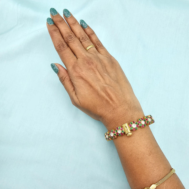 2.6 size Kundan bangles