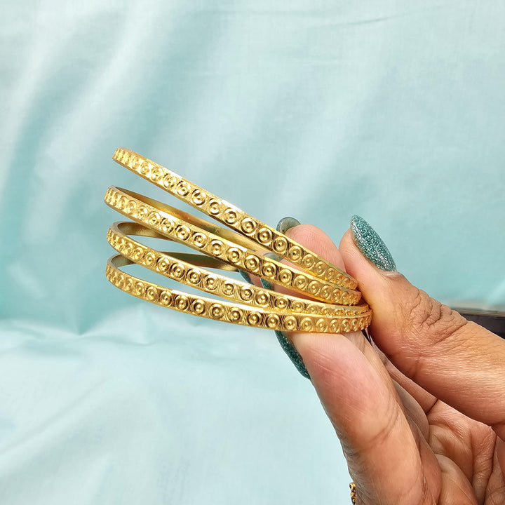 2.6 sz Set of 4 bangles