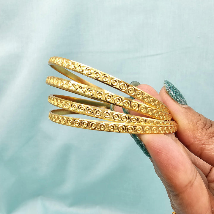 2.6 sz Set of 4 bangles
