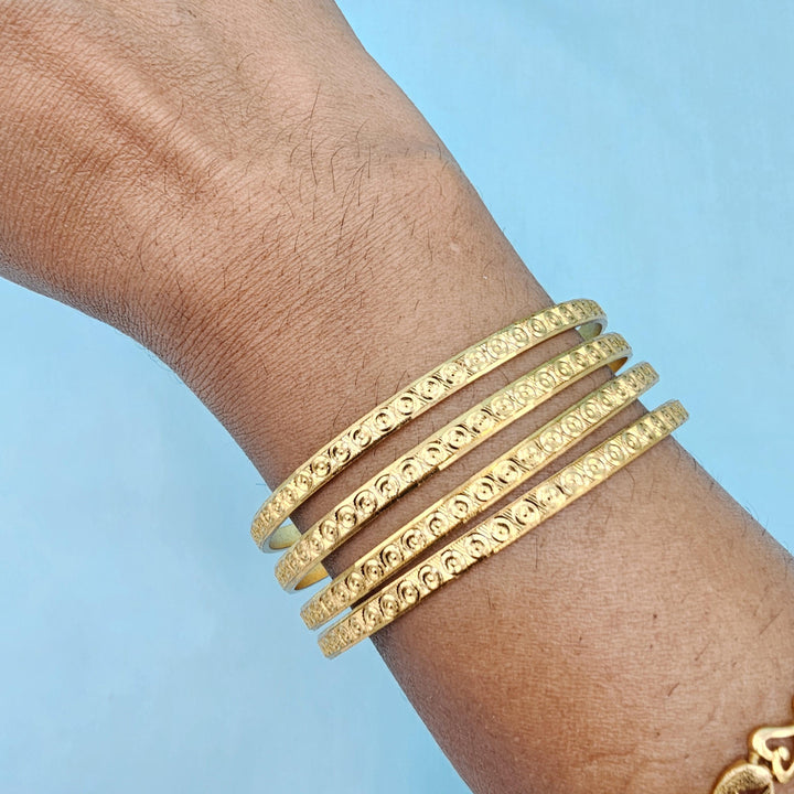 2.6 sz Set of 4 bangles