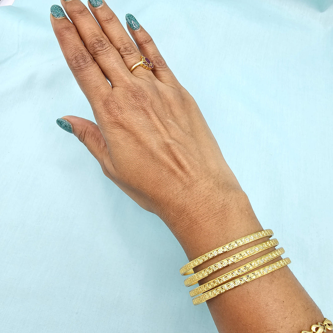 2.6 sz Set of 4 bangles