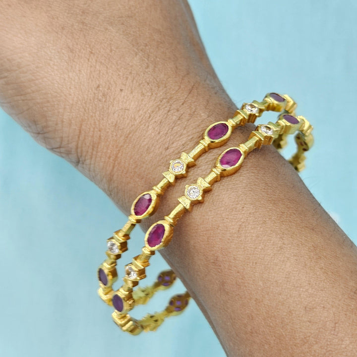 2.8 silver Pink stone bangles