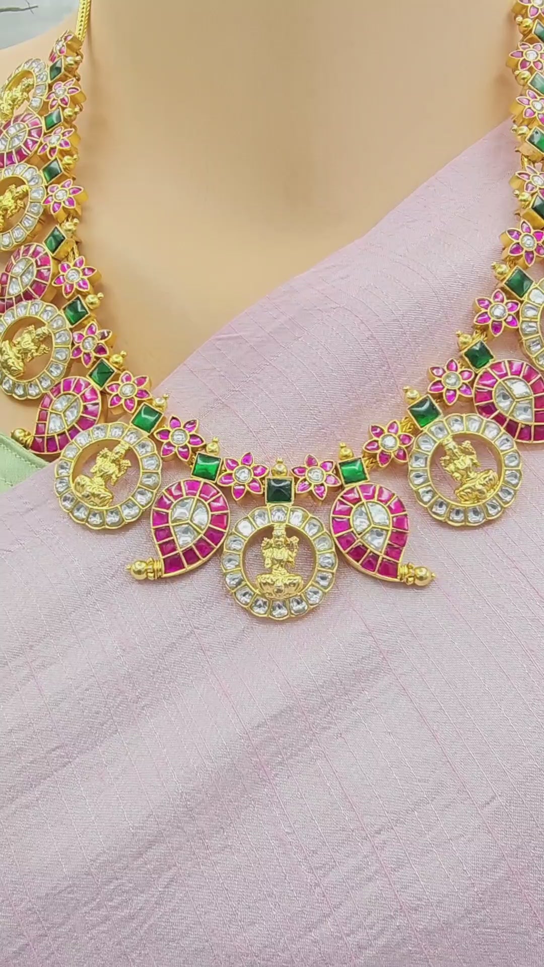 Short deep nakshi necklace