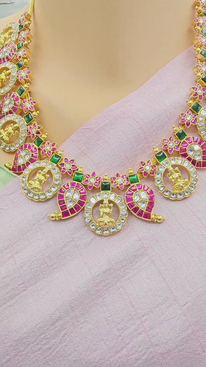 Short deep nakshi necklace